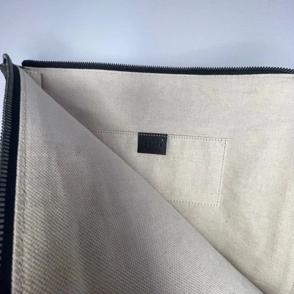 Gucci Gray Animal Print Document Holder – Sleek & Stylish (Brand New!)